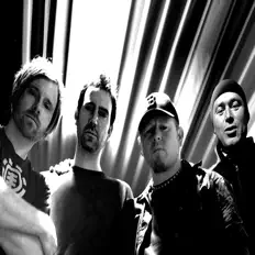 Ακούστε περιεχόμενο από Dive Into Ruin, παρακολουθήστε μουσικά βίντεο, διαβάστε το βιογραφικό, δείτε ημερομηνίες περιοδείας, και πολλά ακόμη!