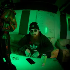 FESK을(를) 듣고, 뮤직 비디오를 보고, 약력을 읽고, 투어 일정 등을 확인하세요!