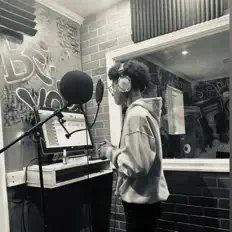 聆聽 playboi kollinz、觀看音樂影片、閱讀小傳、查看巡演日期等！