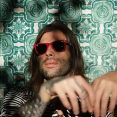 收听 Johnny Bolzan、观看音乐视频、阅读小传、查看巡演日期等 ！