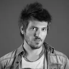 Karmin Shiffを聴いたり、ミュージックビデオを鑑賞したり、経歴やツアー日程などを確認したりしましょう！