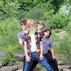 Vibe Guysを聴いたり、ミュージックビデオを鑑賞したり、経歴やツアー日程などを確認したりしましょう！