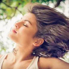 Listen to Estrela Blanco, watch music videos, read bio, see tour dates & more!