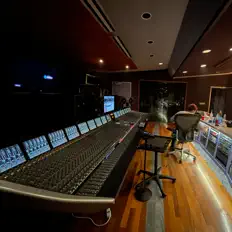 Poslechněte si interpreta Chief Scrill, sledujte hudební videa, přečtěte si životopis, podívejte se na data turné a další informace.