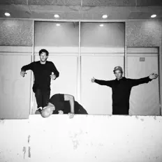 Dengarkan AXLAUSTADE, tonton video musik, baca bio, lihat tanggal tur & lainnya!