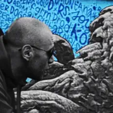 Dee सुनें, म्यूज़िक वीडियो देखें, बायो पढ़ें, दौरे की तारीखें और बहुत कुछ देखें!