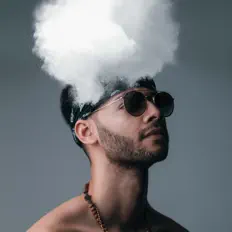 Poslechněte si interpreta Dilè, sledujte hudební videa, přečtěte si životopis, podívejte se na data turné a další informace.