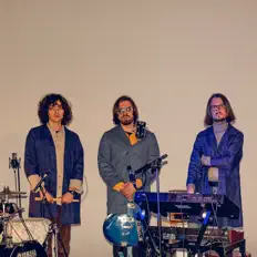 Poslechněte si interpreta Стажеры, sledujte hudební videa, přečtěte si životopis, podívejte se na data turné a další informace.