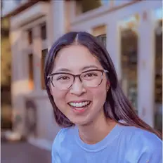 聆聽 Julia Ho、觀看音樂影片、閱讀小傳、查看巡演日期等！
