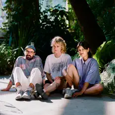 Ascolta East Sister, guarda video musicali, leggi la biografia, vedi le date del tour & altro!