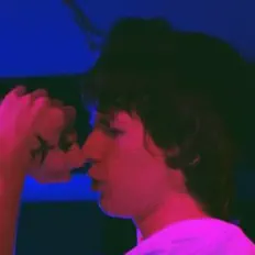 聆聽 kalciry、觀看音樂影片、閱讀小傳、查看巡演日期等！