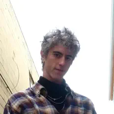 Ascolta Aaron Shadrow, guarda video musicali, leggi la biografia, vedi le date del tour & altro!