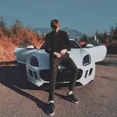 Posłuchaj wykonawcy Rob XL, obejrzyj teledyski, przeczytaj biografię, zobacz daty tras koncertowych i nie tylko!