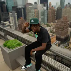 收听 CRVSHFUOCO、观看音乐视频、阅读小传、查看巡演日期等 ！