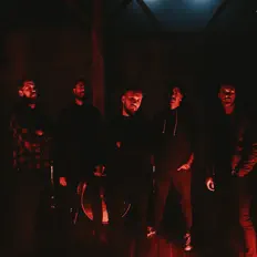 收听 Slowburn、观看音乐视频、阅读小传、查看巡演日期等 ！