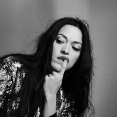 Mai Lanを聴いたり、ミュージックビデオを鑑賞したり、経歴やツアー日程などを確認したりしましょう！