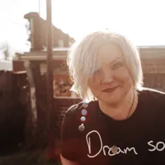 Ascolta cheley tackett, guarda video musicali, leggi la biografia, vedi le date del tour & altro!