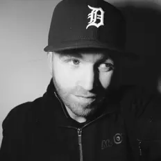 Listen to KUSMEE, watch music videos, read bio, see tour dates & more!