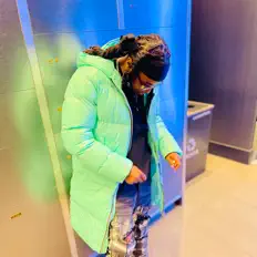 收听 SP、观看音乐视频、阅读小传、查看巡演日期等 ！