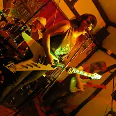 聆聽 Faith、觀看音樂影片、閱讀小傳、查看巡演日期等！