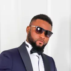 Ακούστε περιεχόμενο από Elkay, παρακολουθήστε μουσικά βίντεο, διαβάστε το βιογραφικό, δείτε ημερομηνίες περιοδείας, και πολλά ακόμη!