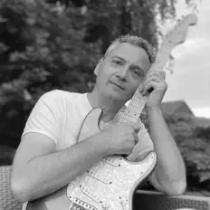 Ακούστε περιεχόμενο από David Anquetil, παρακολουθήστε μουσικά βίντεο, διαβάστε το βιογραφικό, δείτε ημερομηνίες περιοδείας, και πολλά ακόμη!