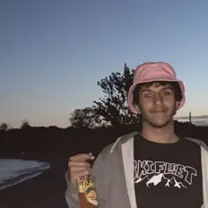 Écoutez Tritri, regardez des vidéoclips, lisez la biographie, consultez les dates de tournée et plus encore !