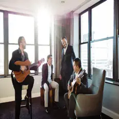 Los Hermanos Gonzalez: песни, клипы, биография, даты выступлений и многое другое.