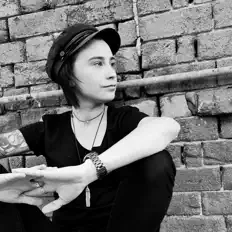 Escucha a L.O.U, mira vídeos musicales, lee la biografía, consulta fechas de giras y mucho más.