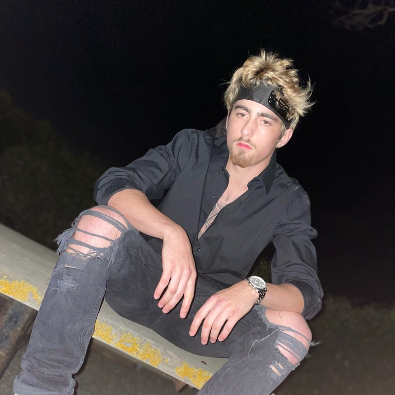 White T - GONE (feat. L33V3)