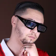 Poslechněte si interpreta Klass-A, sledujte hudební videa, přečtěte si životopis, podívejte se na data turné a další informace.