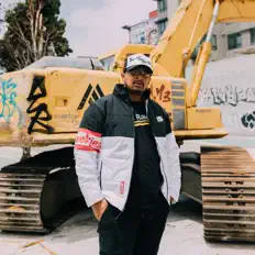 Escucha a e., mira vídeos musicales, lee la biografía, consulta fechas de giras y mucho más.