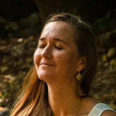 Escucha a Bree Taylor Molyneaux, mira vídeos musicales, lee la biografía, consulta fechas de giras y mucho más.