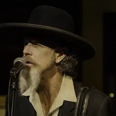 聆聽 Walter Parks、觀看音樂影片、閱讀小傳、查看巡演日期等！