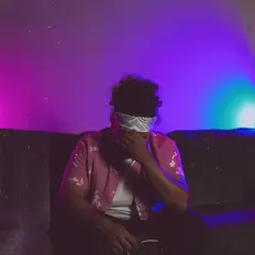 收听 Dé blu、观看音乐视频、阅读小传、查看巡演日期等 ！