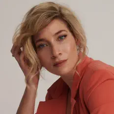Call Me Naomi을(를) 듣고, 뮤직 비디오를 보고, 약력을 읽고, 투어 일정 등을 확인하세요!