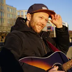 Hör dir Adequate an, schau dir Musikvideos an, lies die Biografie, finde Tourdaten und mehr!