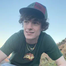 Ouve Chance, vê vídeos de música, lê a biografia, vê as datas da digressão e muito mais!