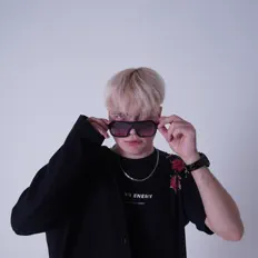 聆聽 ДАРУМА、觀看音樂影片、閱讀小傳、查看巡演日期等！