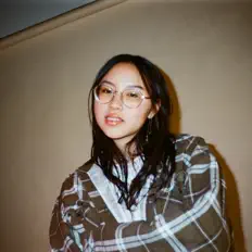 Dengarkan Estée Evangeline, tonton video musik, baca bio, lihat tanggal tur & lainnya!