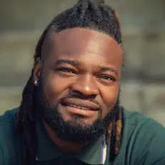 Posłuchaj wykonawcy Luie V, obejrzyj teledyski, przeczytaj biografię, zobacz daty tras koncertowych i nie tylko!