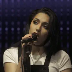 Velo Li dinle, müzik videolarını izle, biyografisini oku, tur tarihlerini ve daha fazlasını gör!