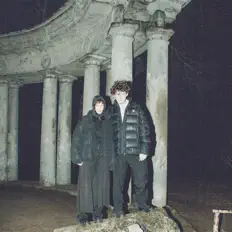 聆聽 Снежные Цепи、觀看音樂影片、閱讀小傳、查看巡演日期等！