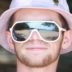 Dengarkan S.o.S, tonton video musik, baca bio, lihat tanggal tur & lainnya!