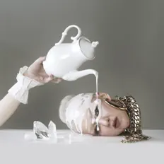 聆聽 Léna Brauner、觀看音樂影片、閱讀小傳、查看巡演日期等！