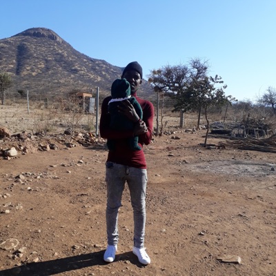 Mphakati (feat. Young less) - Single