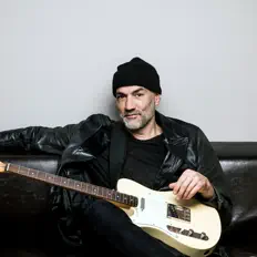 聆聽 Roberto Aiuto、觀看音樂影片、閱讀小傳、查看巡演日期等！