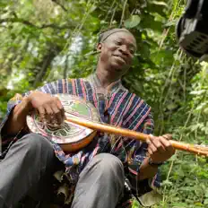 Atongo Zimbaを聴いたり、ミュージックビデオを鑑賞したり、経歴やツアー日程などを確認したりしましょう！
