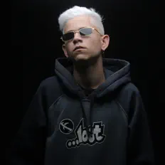 Sillency Bassを聴いたり、ミュージックビデオを鑑賞したり、経歴やツアー日程などを確認したりしましょう！