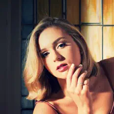 Poslechněte si interpreta Madison Grace, sledujte hudební videa, přečtěte si životopis, podívejte se na data turné a další informace.